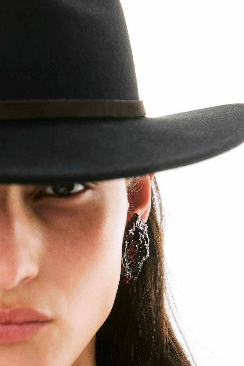 اتش اند ام حلق بتصميم أسد